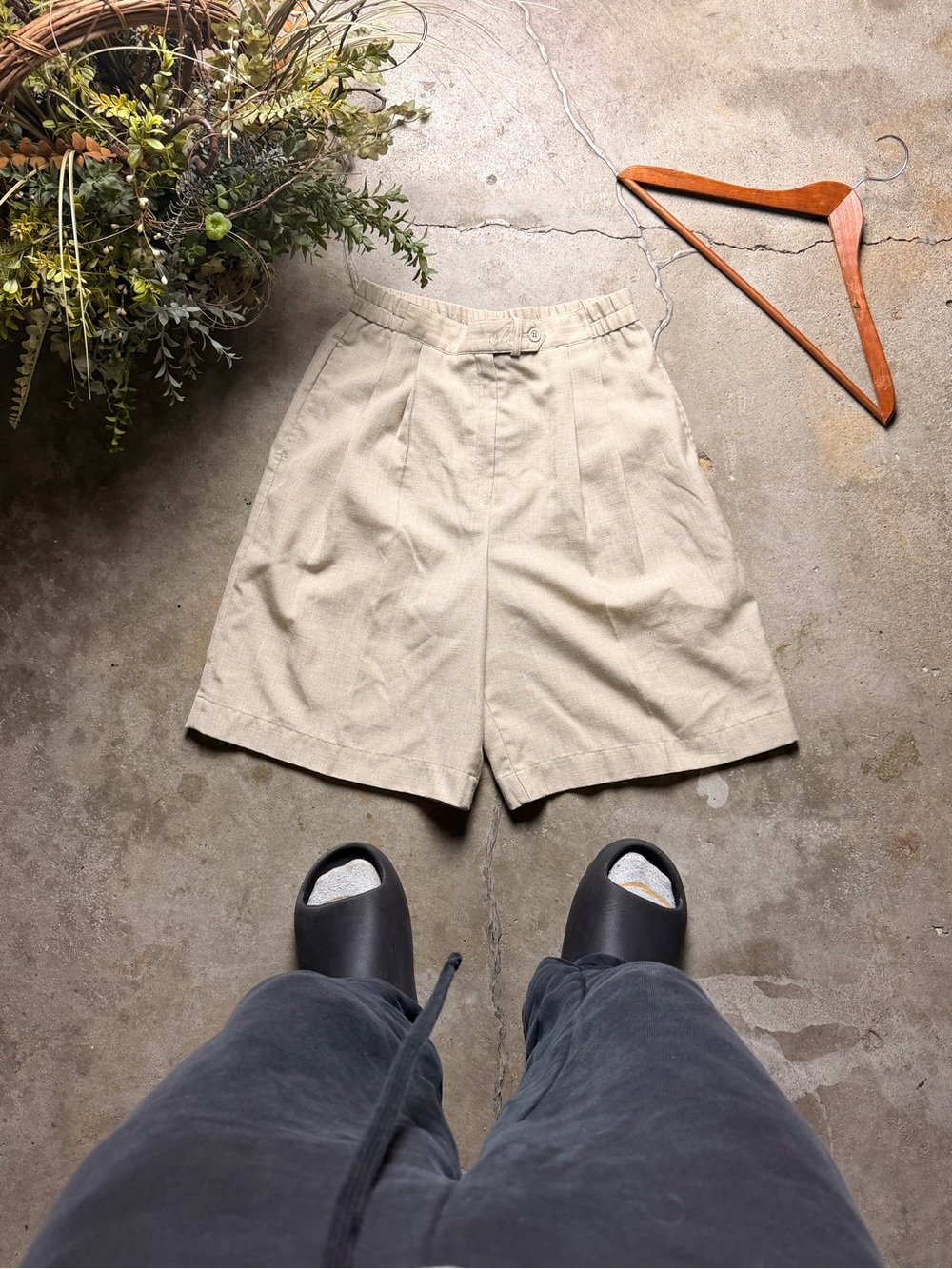 Impressions Beige Flat-Front Pleated Men's Shorts